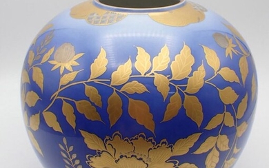 Vase (1) - Ceramic - Kutani Kosho“九谷香祥” - A delightful porcelain vase - Japan - Shōwa period (1926-1989)