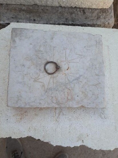 Very ancient empire style tombstone (1) - White Carrara marble stone - Early 19th century