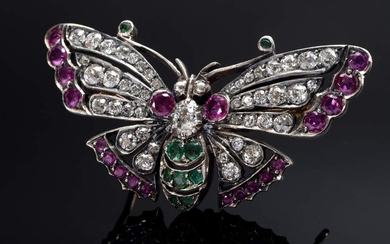 Victorian "butterfly" pin with rubies, emeralds and old-cut diamonds (together approx. 1.70ct/SI-P2/TCR) in a silver plated RG 585 setting, the pin's brisur can be twisted off, handmade, England circa 1890, 10,3g, 4x2,4cm