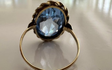 Vintage Synthetic Light Blue Spinel Cocktail Ring