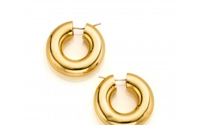Yellow gold hoop earrings, g 16.57 circa, length cm 3.30 circa. Marked 539 AR. (defects)