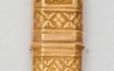 Yellow gold needle case chiseled with friezes of...