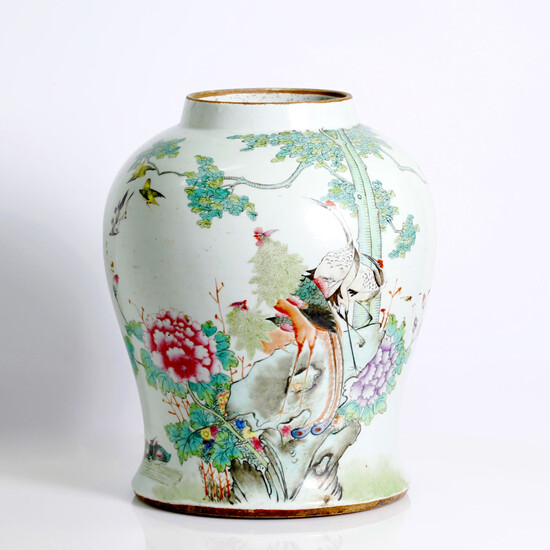 a beautiful, antique, Chinese porcelain . Qing dyn.