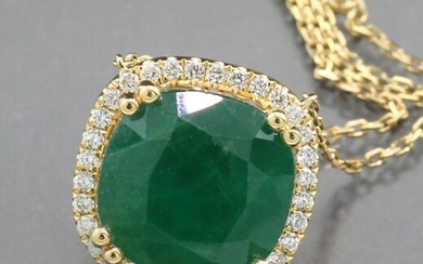 no reserve - ALGT certified - 18 kt. Yellow gold - Necklace with pendant - 6.77 ct Splendid emerald intense green - Diamonds