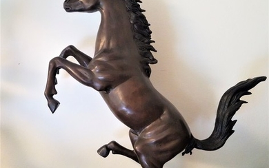 סוס, פסל ברונזה גדול ומרשים, על בסיס ברונזה, גובה...