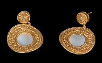 The original Carrera Y Carrera mother-of-pearl gold rings from the Ruedo collection