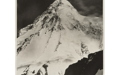 VITTORIO SELLA ( 1859 - 1943 ) , Il k2 con gli autografi degli alpinisti della spedizione italiana del 1954 1909/1954 Gelatin silver print. Climber's 1954 expedition signatures...