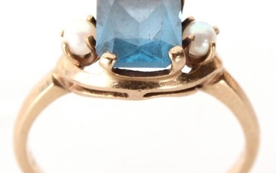 10K YELLOW GOLD BLUE SPINEL & PEARL LADIES RING