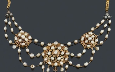 Necklace with pearls, old cut diamonds in 18K yellow
