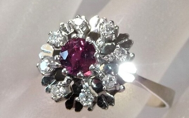 14 kt. White gold - Ring - 0.60 ct Ruby - 0.25 ct. Diamonds - large size 65 / 20.7 mm