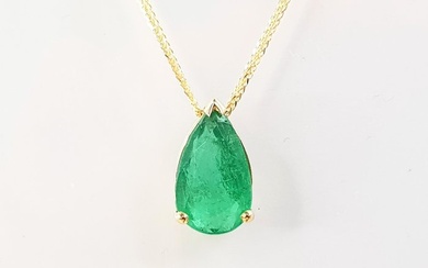 14 kt. Yellow gold - Necklace with pendant - 4.76 ct Emerald