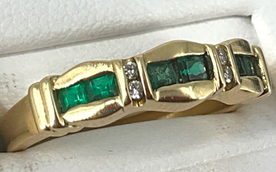 14kt Gold, Green Tourmaline, and Diamonds Ring