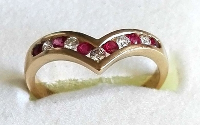 18 kt. Gold - Ring 6 rubies 0.72 ct. + 5 diamonds 0.15 ct.