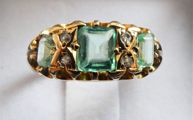 18 kt. Gold - Ring, Birmingham 1918 - 1.00 ct green beryl - Diamonds