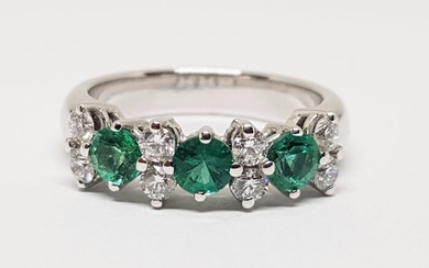 18 kt. White gold - Ring - 0.90 ct Emerald - Diamonds