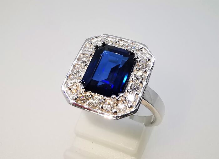 18 kt. White gold - Ring - 3.11 ct Sapphire - Diamonds