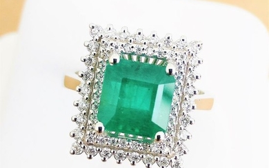 18 kt. White gold - Ring - 3.30 ct Emerald - Diamonds