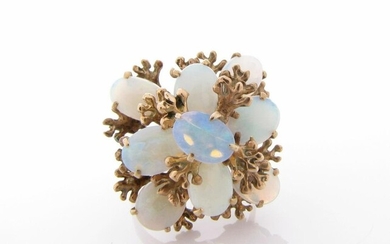 18K Yellow Gold Lady's Opal Ring