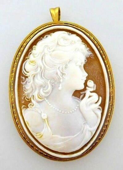 18k Yellow Gold Carved Cameo Brooch / Pendant