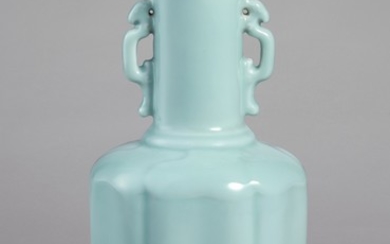 A FINE AND SUPERB RU-TYPE HANDLED VASE SEAL MARK AND PERIOD OF QIANLONG