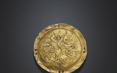 A CIRCULAR GOLD PLAQUE, LATE WARRING STATES PERIOD, 3RD CENTURY BC