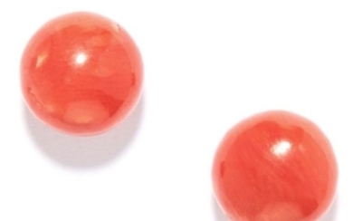 A PAIR OF CORAL STUD EARRINGS in high carat yellow