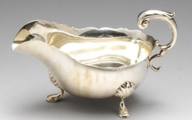 An Edwardian silver sauce boat, of typical form with