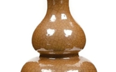 A Ge-Type Porcelain Gourd Vase