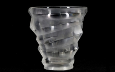 Lalique vase, mid 20h century, clear and frosted...