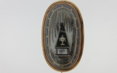 A late 18th century three-dimensional memorial brooch