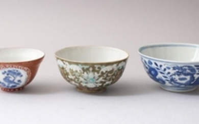 A MIXED LOT OF 19TH / 20TH CENTURY ORIENTAL BOWLS