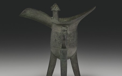 A BRONZE RITUAL TRIPOD WINE VESSEL, GENG JUE, LATE SHANG DYNASTY, 11TH CENTURY BC