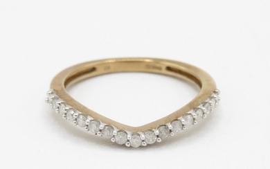 9ct gold diamond curved half eternity ring (1.7g) Size M