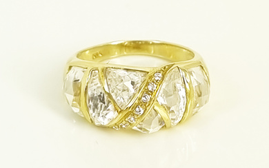 A 14ct GOLD AND CUBIC ZIRCONIA DRESS RING
