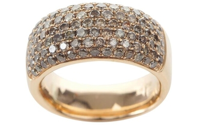 A CHAMPAGNE PAVÉ DIAMOND RING IN 18CT ROSE GOLD, THE ROUND BRILLIANT CUT DIAMONDS TOTALLING 1.57CTS, SIZE L-M, 9GMS