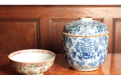 A CHINESE BLUE AND WHITE BOWL AND COVER early Qing, decorat...