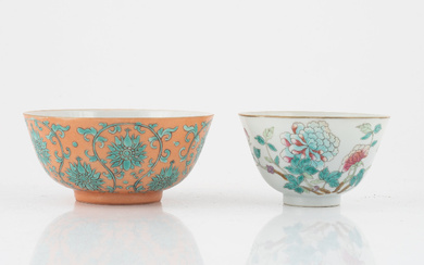 A Chinese famille rose bowl and cup, late Qing dynasty/around 1900.