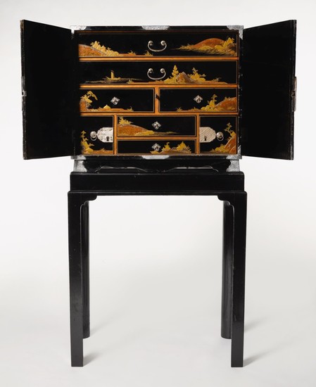 A FINE AND RARE LACQUER CABINET WITH SILVER MOUNTS, FORMERLY IN THE COLLECTION OF THE DUKES OF DEVONSHIRE, CHATSWORTH, EDO PERIOD, LATE 17TH CENTURY