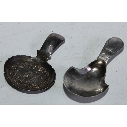 A George III silver caddy spoon, spade shaped bowl, 7.5cm lo...