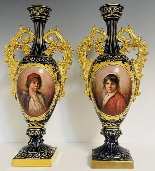 A LARGE PAIR OF ROYAL VIENNA VASES