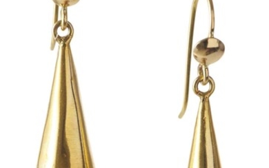 A PAIR OF ANTIQUE GOLD EARRINGS