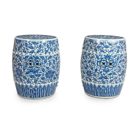 A PAIR OF CHINESE BLUE AND WHITE PORCELAIN GARDEN SEATS