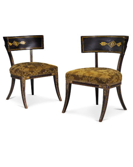A PAIR OF REGENCY CREAM-PAINTED AND SIMULATED-ROSEWOOD KLISMOS CHAIRS, CIRCA 1810