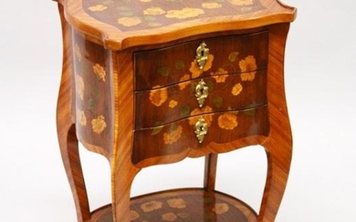 A SMALL 19TH CENTURY FRENCH KINGWOOD AND MARQUETRY