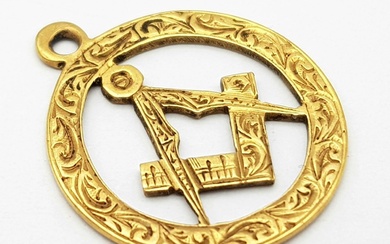 A Vintage 18K Yellow Gold Masonic Pendant. 2.5cm. 1.62g...