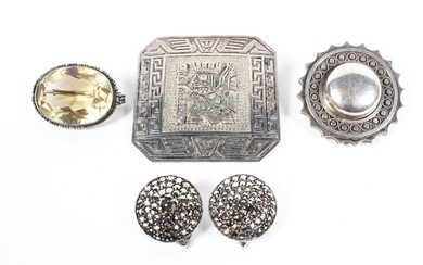 A collection of white metal and silver items to include a circular mourning brooch