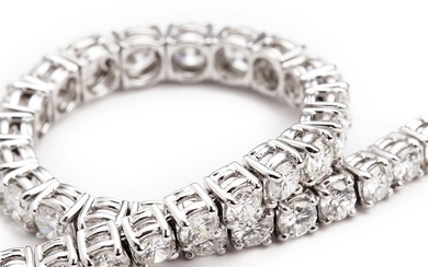 A diamond bracelet set with numerous brilliant-cut diamonds weighing a total of app. 6.30 ct., mounted in 18k white gold. F-H/VS-SI1. Milan, circa 2015.