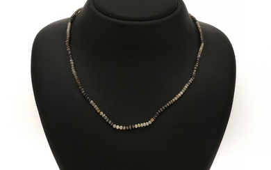 A diamond necklace set with numerous roundel-cut diamonds with a 14k gold clasp. L. app. 47.5 cm.