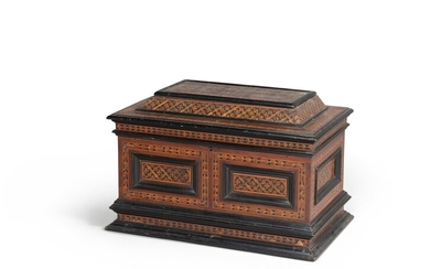 A marquetry box, Tuscany, last third 19th century with some 16th century elements | Coffret en marqueterie, travail toscan, dernier tiers du XIXe siècle avec des éléments du XVIe siècle