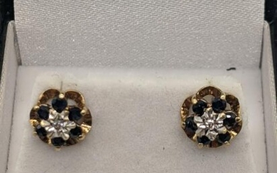 A pair of 9ct gold earrings, central diamonds, 1.6g, D